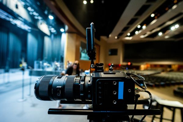 5 coles proposant des formations d'audiovisuelles  distance